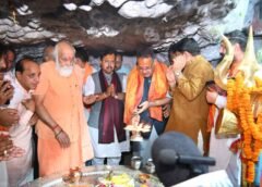 टपकेश्वर मंदिर पहुंचे मंत्री गणेश जोशी, केन्द्र सरकार के 12 वर्ष पूर्ण होने पर की पूजा-अर्चना